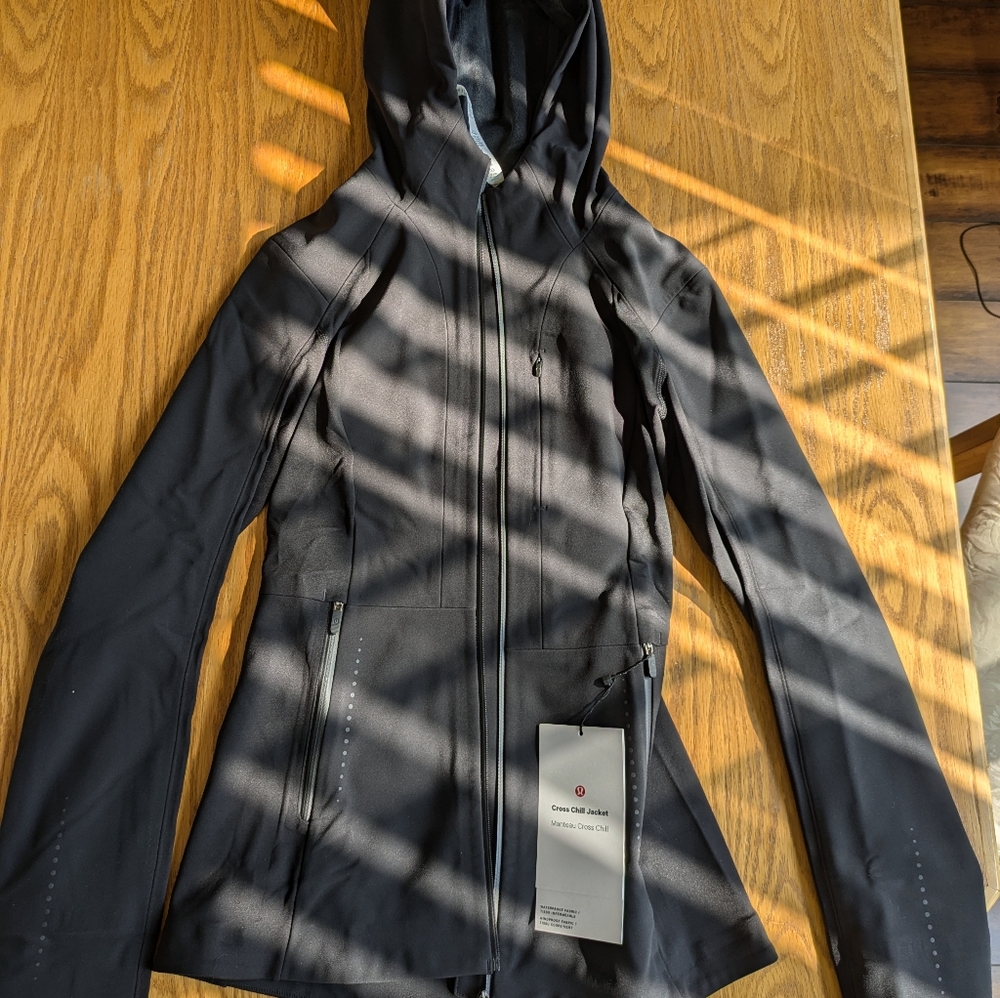 Lululemon Cross Chill Jacket